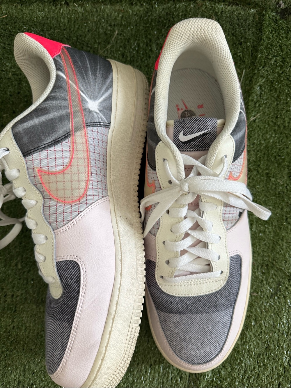 Nike White Low-Top Sneakers with Coral Red Insole Logo